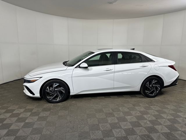 2025 Hyundai Elantra SEL - Photo 6