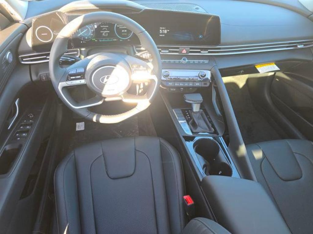 New 2025 Hyundai Elantra Hybrid Limited Sedan