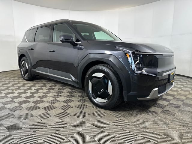 Used 2024 Kia Ev9 Wind with VIN KNDAFFS52R6019786 for sale in Cuyahoga Falls, OH