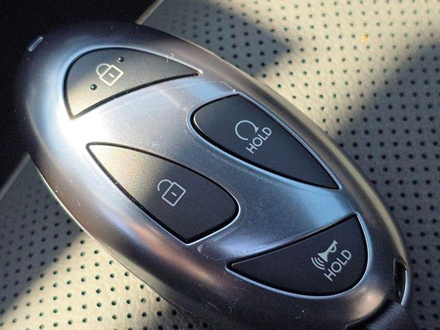 2025 Hyundai Santa Cruz Limited - Photo 30