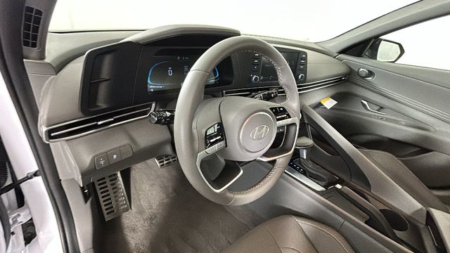 2025 Hyundai Elantra SEL - Photo 13