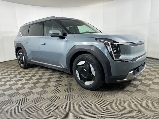 Used 2024 Kia Ev9 Wind with VIN KNDAFFS56R6035120 for sale in Cuyahoga Falls, OH