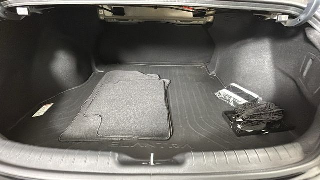 2025 Hyundai Elantra Blue - Photo 29