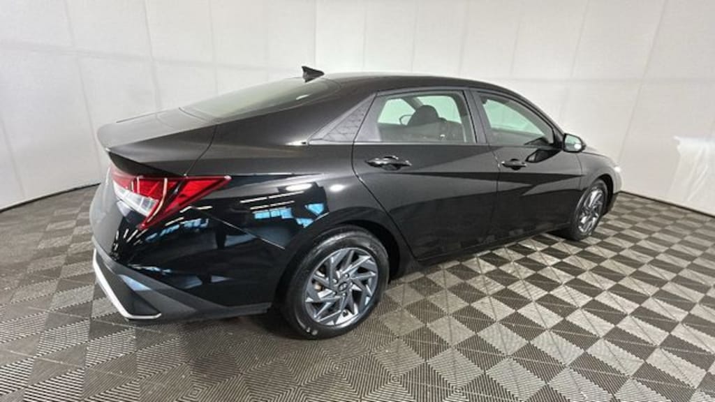 Used 2024 Hyundai Elantra SEL Sedan