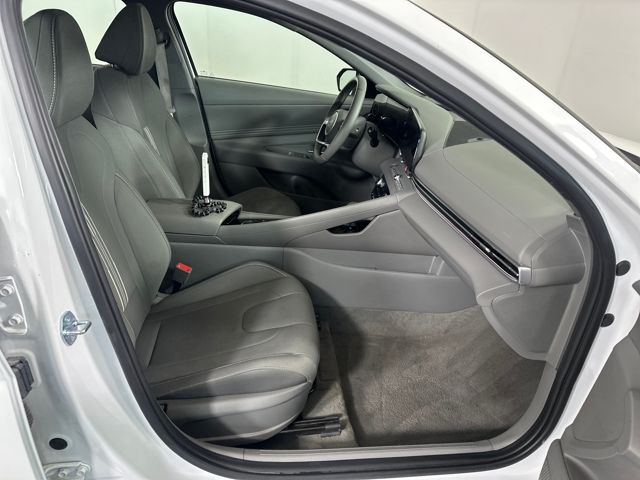 2025 Hyundai Elantra SEL - Photo 28