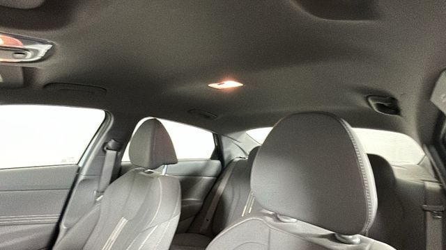 2025 Hyundai Elantra SEL - Photo 12