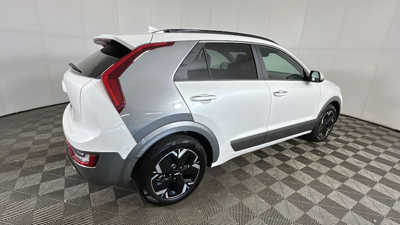 Used 2024 Kia Niro Wave with VIN KNDCT3L18R5086958 for sale in Cuyahoga Falls, OH