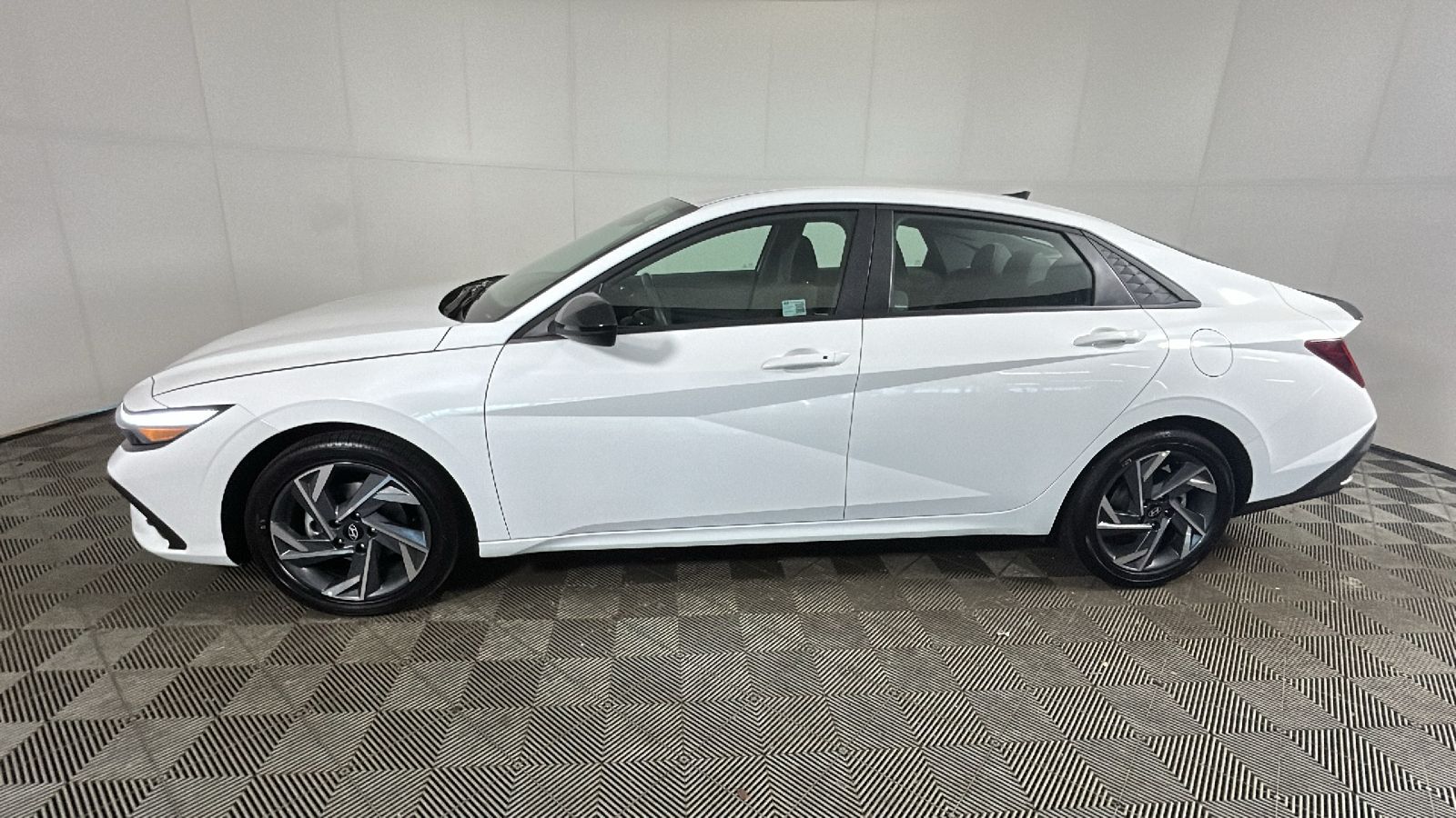 2025 Hyundai Elantra Blue - Photo 7