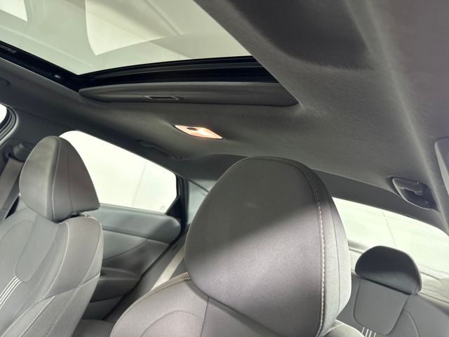 2025 Hyundai Elantra SEL - Photo 12