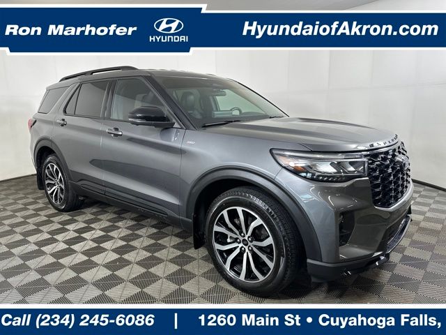 2025 Ford Explorer ST-LINE's photo