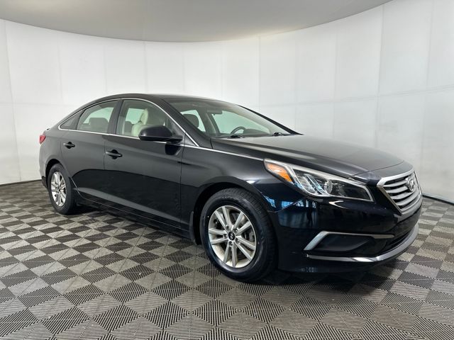 2017 Hyundai Sonata Base photo 2