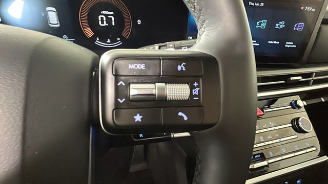 2025 Hyundai Santa Fe SE - Photo 16