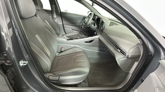 2025 Hyundai Elantra SEL - Photo 31