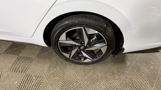 2023 Hyundai Elantra Limited - Photo 15