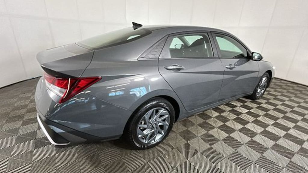 Used 2024 Hyundai Elantra SEL Sedan