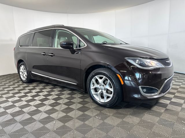 Used 2018 Chrysler Pacifica Touring L Plus with VIN 2C4RC1EG9JR272757 for sale in Cuyahoga Falls, OH