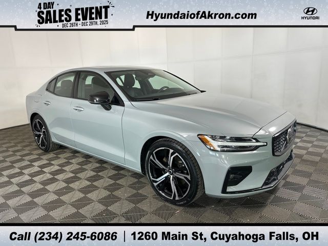 2024 Volvo S60 Core's photo