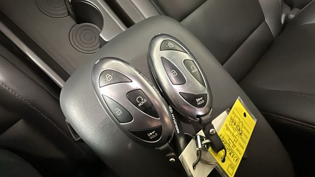 2025 Hyundai Kona Limited - Photo 22