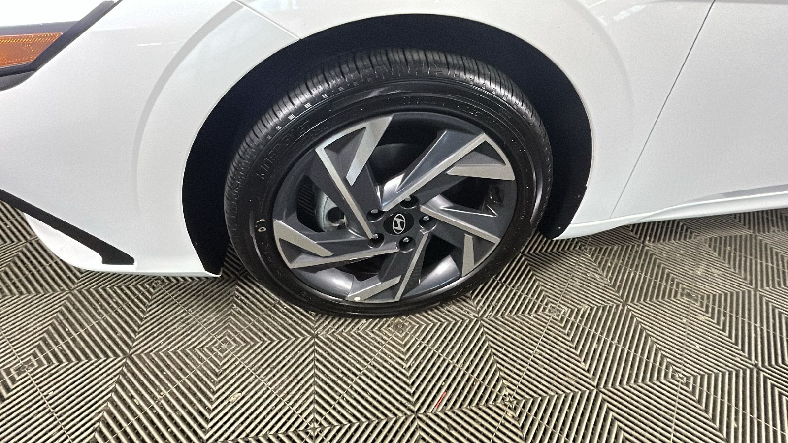 2025 Hyundai Elantra Blue - Photo 11