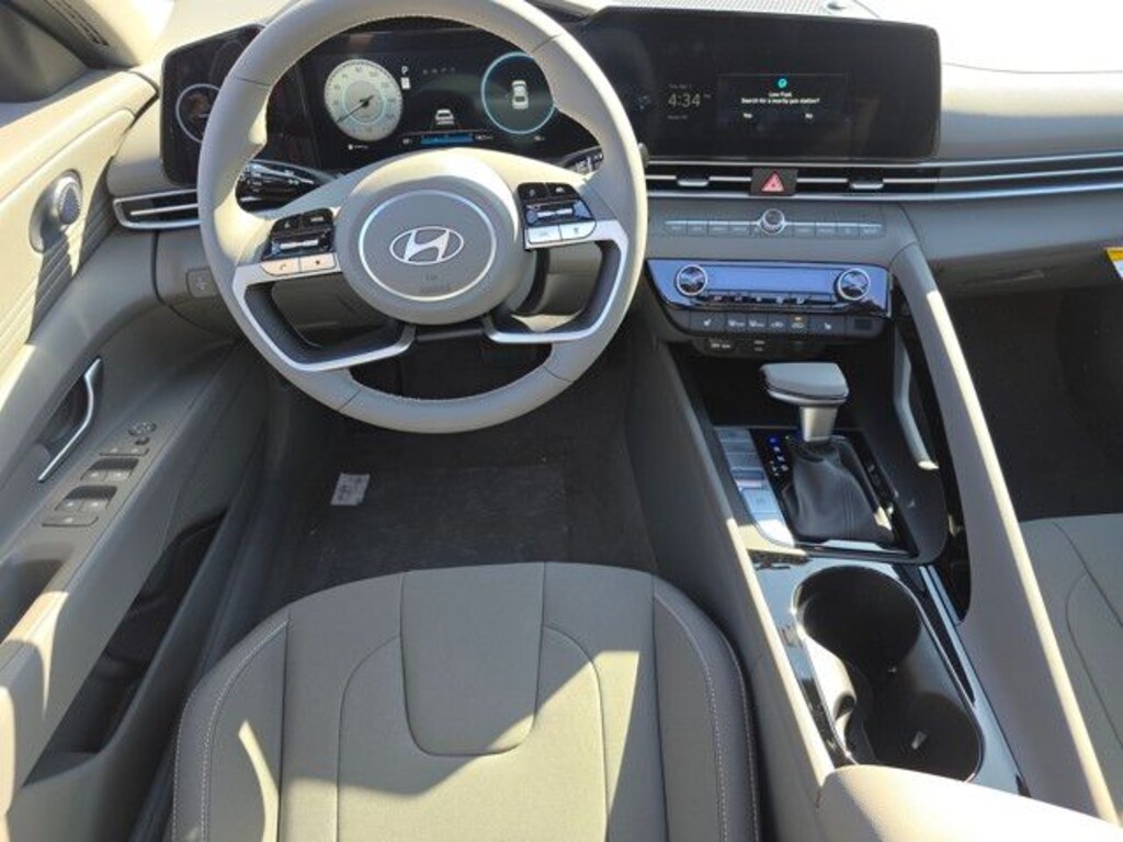 Used 2025 Hyundai Elantra SEL Sedan