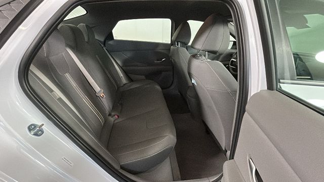 2025 Hyundai Elantra SEL - Photo 29