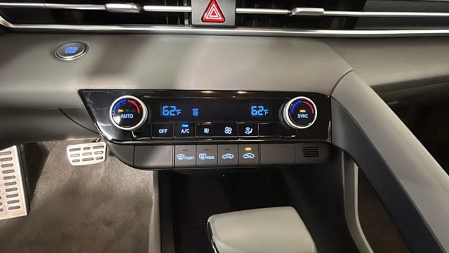 2025 Hyundai Elantra SEL - Photo 23