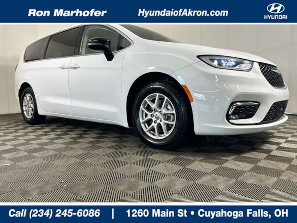 Used 2024 Chrysler Pacifica Touring L Minivan/Van
