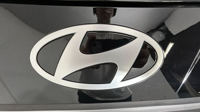 2025 Hyundai Elantra Blue - Photo 9