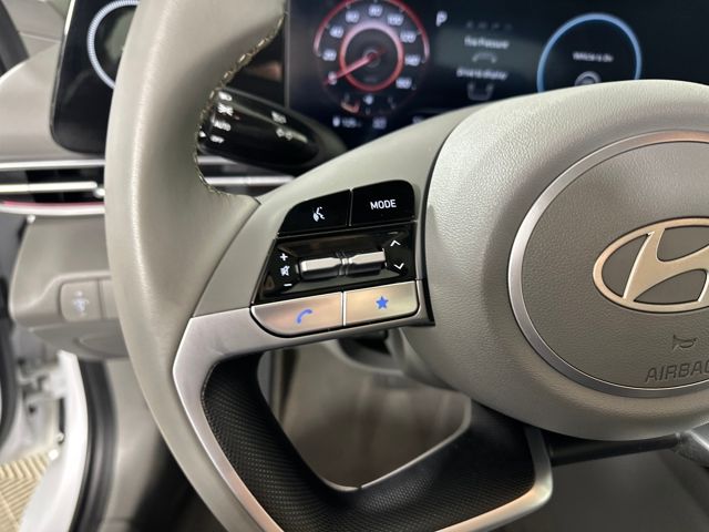 2025 Hyundai Elantra SEL - Photo 15