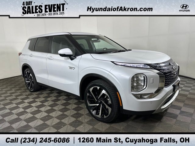 2024 Mitsubishi Outlander Plug-in Hybrid SE's photo