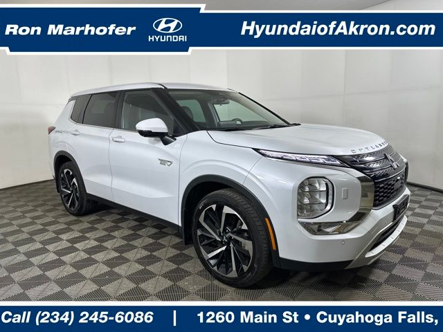 2023 Mitsubishi Outlander Plug-In Hybrid SE's photo