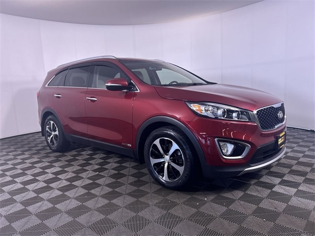 Used 2016 Kia Sorento EX with VIN 5XYPHDA52GG004483 for sale in Cuyahoga Falls, OH