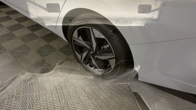 2023 Hyundai Elantra Limited - Photo 14