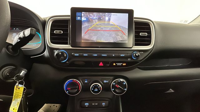 2025 Hyundai Venue SE - Photo 23