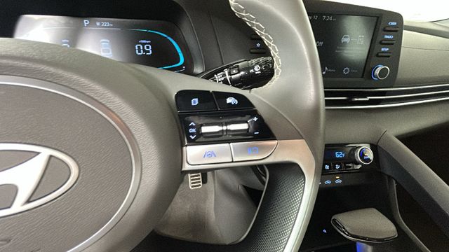 2025 Hyundai Elantra SEL - Photo 17