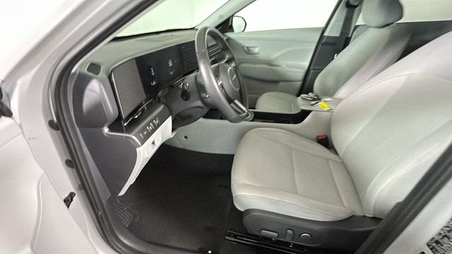 2025 Hyundai Kona SEL - Photo 12