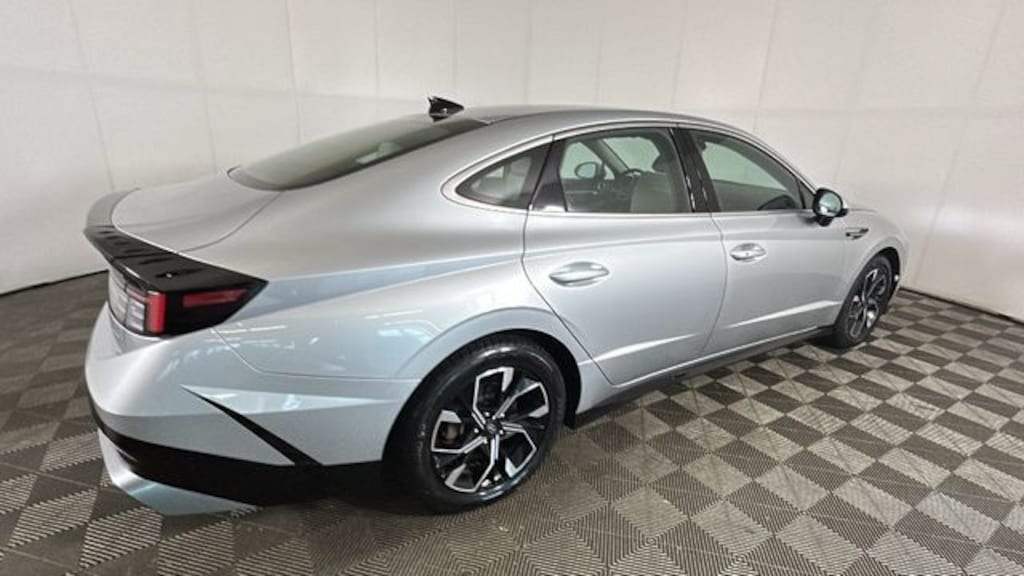 Used 2024 Hyundai Sonata SEL Sedan