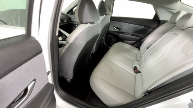 2023 Hyundai Elantra Limited - Photo 17
