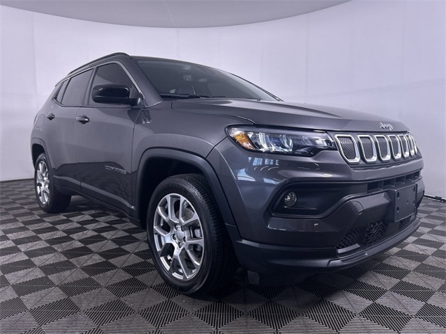 Used 2022 Jeep Compass Latitude Lux with VIN 3C4NJDFB2NT112490 for sale in Cuyahoga Falls, OH