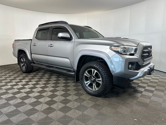 2017 Toyota Tacoma TRD Sport photo 2