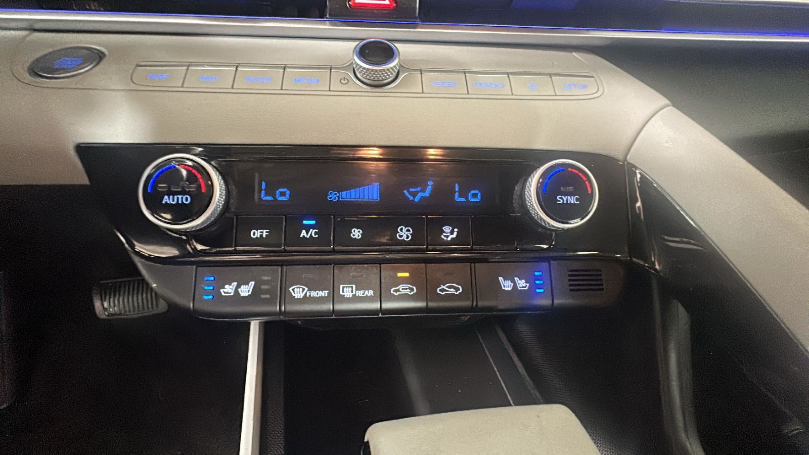 2023 Hyundai Elantra Limited - Photo 29