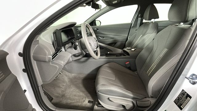 2025 Hyundai Elantra SEL - Photo 11