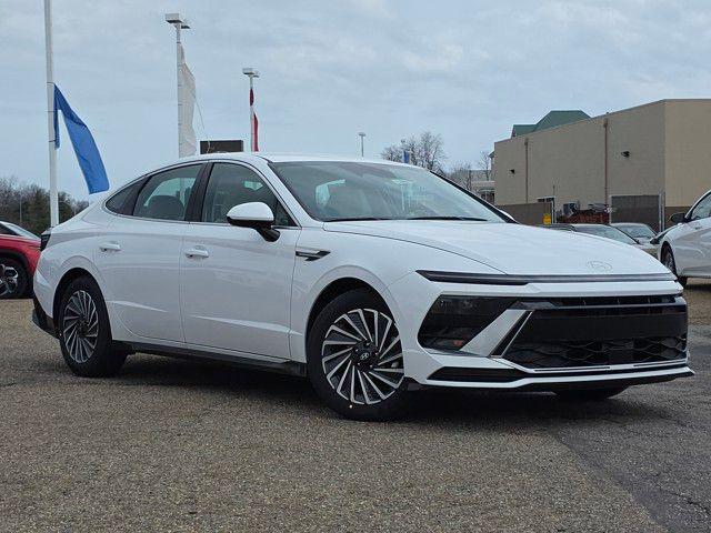 2025 Hyundai Sonata Hybrid SEL photo 2