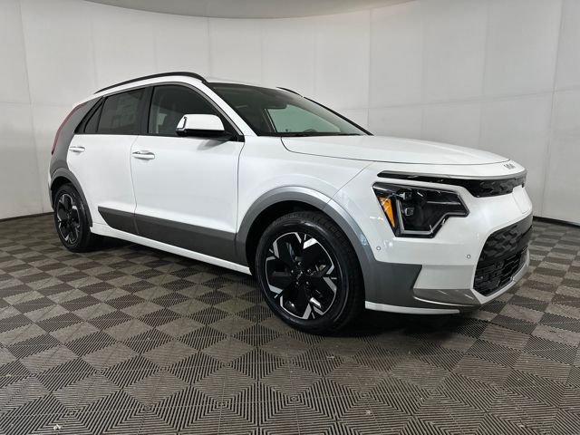 Used 2023 Kia Niro Wave with VIN KNDCT3L16P5013715 for sale in Cuyahoga Falls, OH