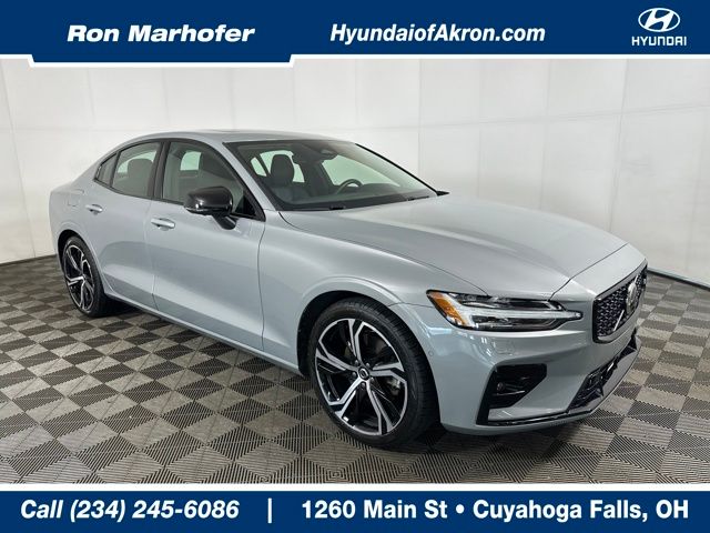 2024 Volvo S60 Plus's photo