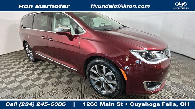 2017 Chrysler Pacifica Limited's photo