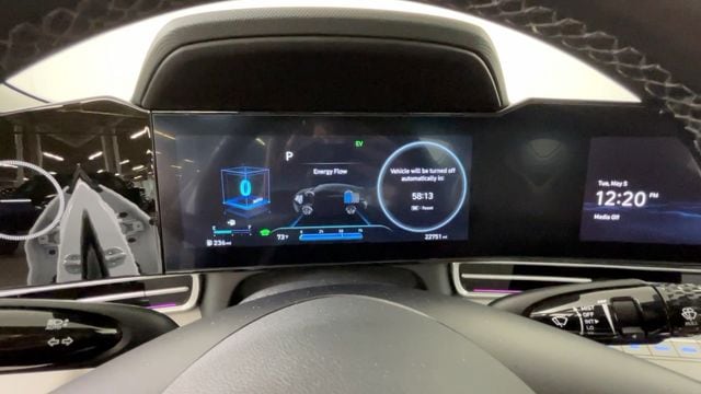 2023 Hyundai Elantra Limited - Photo 28