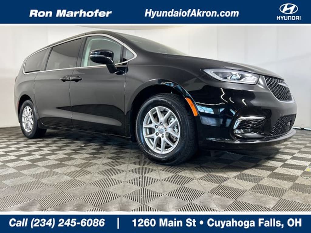 Used 2024 Chrysler Pacifica Touring L Minivan/Van