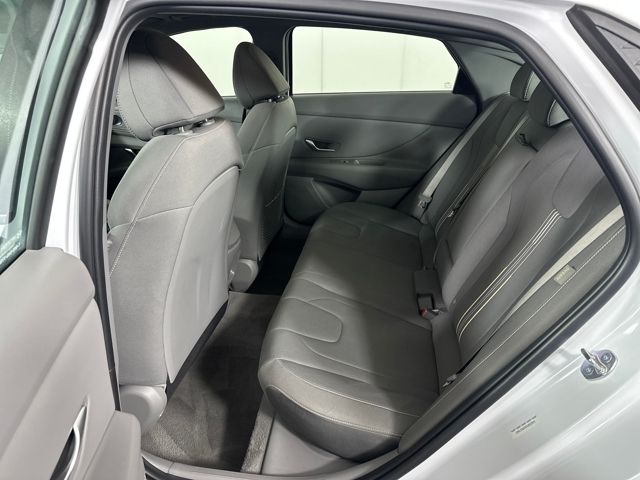 2025 Hyundai Elantra SEL - Photo 25
