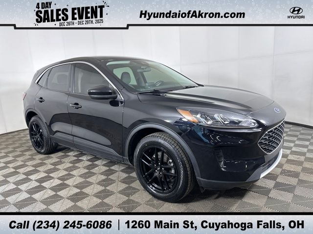 2021 Ford Escape SE's photo